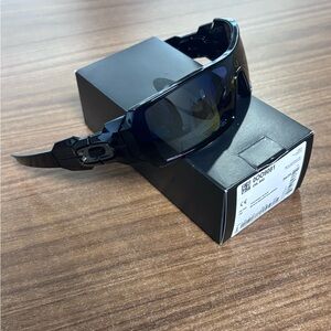 Oakley  Oil Rig 50mm Polished Black Iridium Polarized Sunglasses 9081-26-203 New
